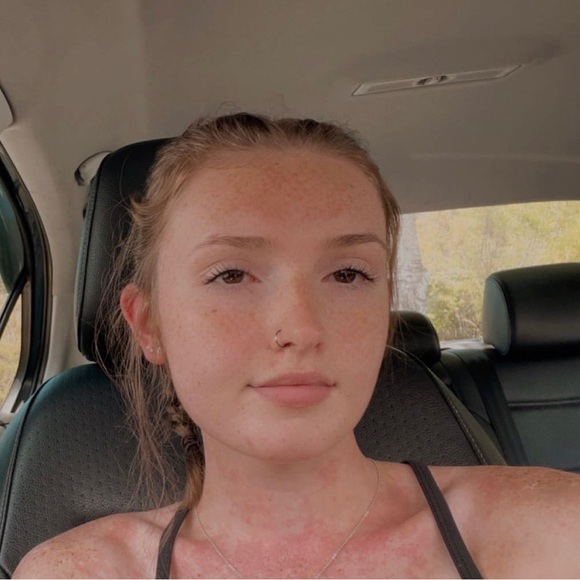 elle_brook